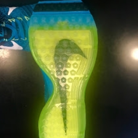 Nike 'zoom all out' FLYKNIT - Picture 3 of 6